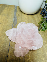 Load image into Gallery viewer, Rose Quartz hand carved flower