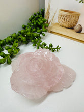 Load image into Gallery viewer, Rose Quartz hand carved flower