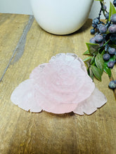 Load image into Gallery viewer, Rose Quartz hand carved flower