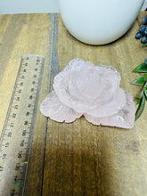 Load image into Gallery viewer, Rose Quartz hand carved flower