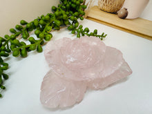 Load image into Gallery viewer, Rose Quartz hand carved flower