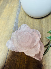 Load image into Gallery viewer, Rose Quartz hand carved flower