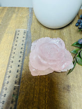 Load image into Gallery viewer, Rose Quartz hand carved flower