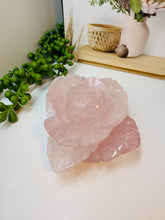 Load image into Gallery viewer, Rose Quartz hand carved flower