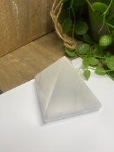 Load image into Gallery viewer, Selenite pyramid