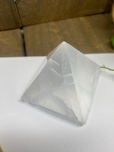 Load image into Gallery viewer, Selenite pyramid