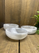 Load image into Gallery viewer, Selenite trinket bowl