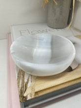 Load image into Gallery viewer, Selenite trinket bowl