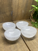 Load image into Gallery viewer, Small Selenite bowl