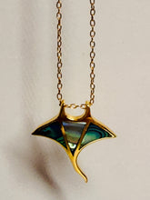 Load image into Gallery viewer, Sterling Silver Stingray Pendant – 18K Gold‑Plated Ocean Jewelry with Shell Detailing