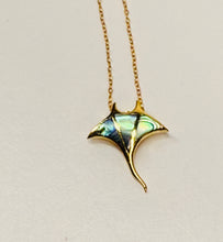 Load image into Gallery viewer, Sterling Silver Stingray Pendant – 18K Gold‑Plated Ocean Jewelry with Shell Detailing