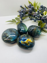 Load image into Gallery viewer, Labradorite, tumbled - large