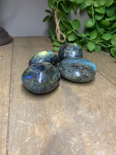 Load image into Gallery viewer, Labradorite, tumbled - large