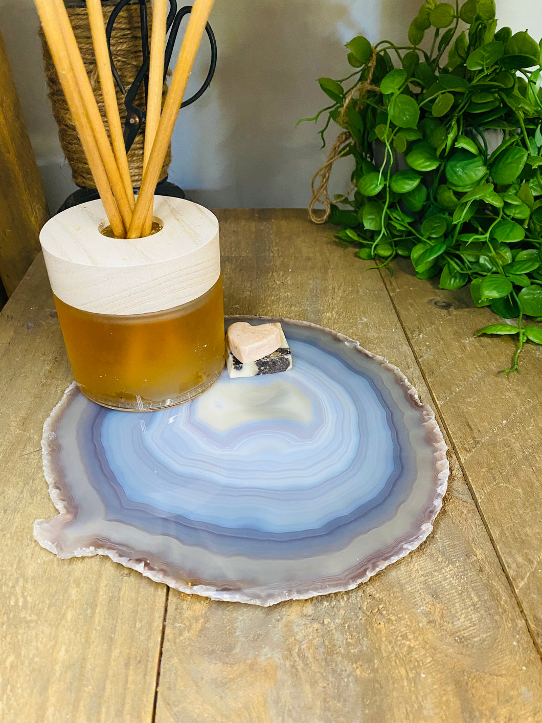 Large polished Natural Agate slice - cheese board, serving platter or display piece