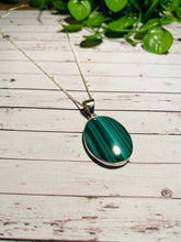 Load image into Gallery viewer, Malachite pendant set in sterling silver - necklace