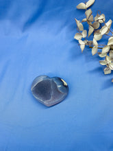 Load image into Gallery viewer, Natural Agate Geode heart with Quartz crystals inside
