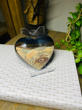 Load image into Gallery viewer, Natural Agate Geode heart with Quartz crystals inside