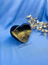 Load image into Gallery viewer, Natural Agate Geode heart with Quartz crystals inside