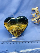 Load image into Gallery viewer, Natural Agate Geode heart with Quartz crystals inside