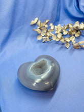 Load image into Gallery viewer, Natural Agate Geode heart with Quartz crystals inside