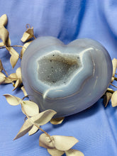 Load image into Gallery viewer, Natural Agate Geode heart with Quartz crystals inside