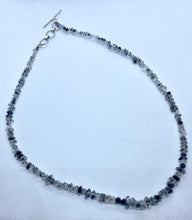 Load image into Gallery viewer, Natural Quartz crystal bead necklace