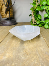 Load image into Gallery viewer, Selenite trinket bowl