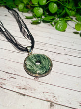 Load image into Gallery viewer, Seraphinite pendant set in sterling silver - necklace
