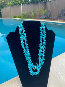 Turquoise chip bead necklace